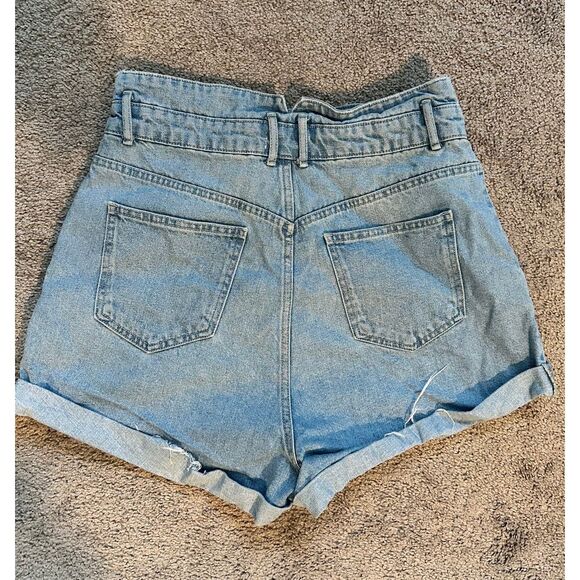 ZARA High Waisted Mom Jean Shorts Pleated Vintage Style Light Wash Denim Sizr 12 - Picture 2 of 5